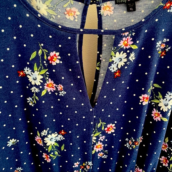 Floral short Romper - Picture 4 of 6